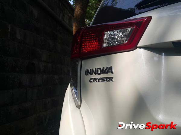 Toyota Innova Crysta : मुंबई में लॉन्च हुई टोयोटा की नई एमपीवी इनोवा क्रिस्टा, दिल्ली वालों को निराशा