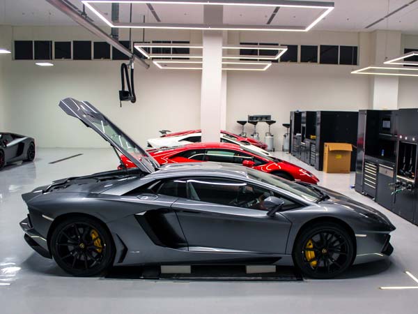 ये है लैम्बोर्गिनी का दुनिया में सबसे बड़ा कार शोरूम, दुबई में पब्लिक के लिए खोला गया 