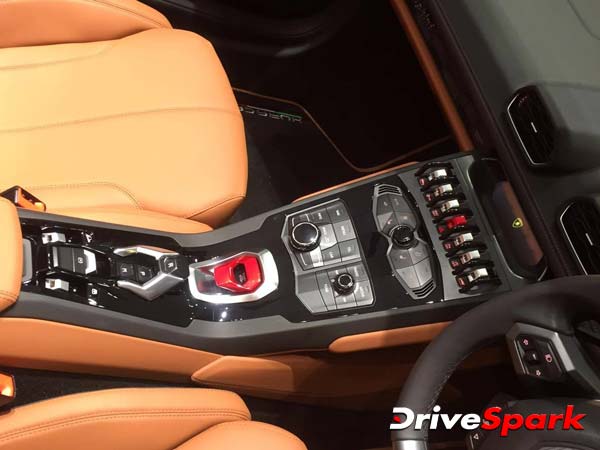 Car Launch : 324 kmph स्‍पीड वाली लैम्बॉर्गिनी हुराकेन स्पाईडर सुपरकार लॉन्च, कीमत 3.89 करोड़ रूपए