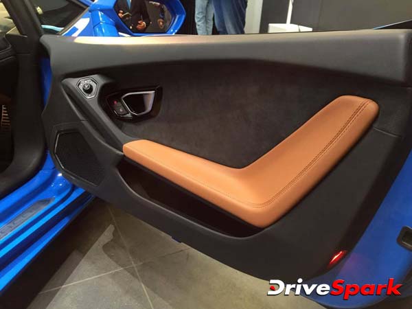 Car Launch : 324 kmph स्‍पीड वाली लैम्बॉर्गिनी हुराकेन स्पाईडर सुपरकार लॉन्च, कीमत 3.89 करोड़ रूपए