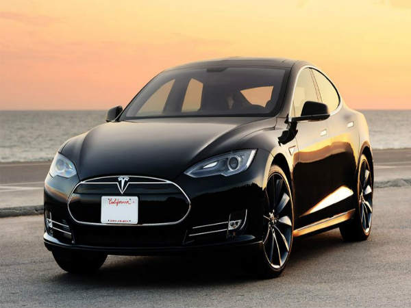 Tesla Model X : ये है टेस्ला की पहली इलेक्ट्रिक एसयूवी, जानिए इसकी खूबियों के बारे में 