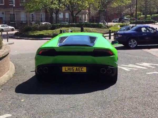 इस स्पेशल लैम्बोर्गिनी कार की 1 घंटे ड्राइव के लिए चुकाने होते हैं 33 हजार 458 रुपये ! इस स्पेशल लैम्बोर्गिनी कार की 1 घंटे ड्राइव के लिए चुकाने होते हैं 33 हजार 458 रुपये !