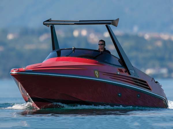 फरारी की यह 16 साल पुरानी सुपरबोट होगी नीलाम, 2 लाख यूएस डॉलर के आसपास होगी कीमत 