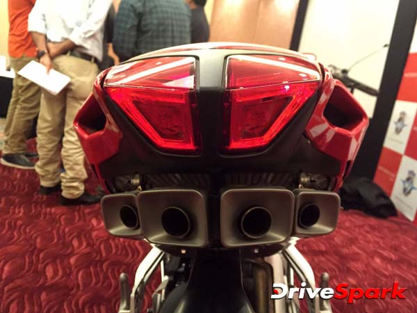 PIC GALLERY : देखिए 998cc के दमदार इंजन वाली एमवी अगस्ता एफ4 की लॉन्चिंग तस्वीरें (21 तस्वीरें)