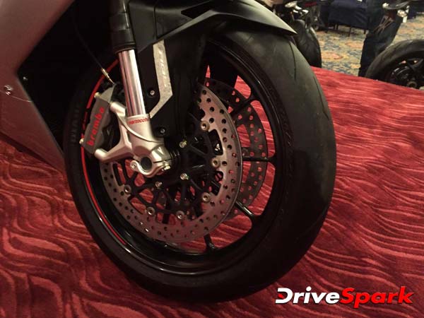 PIC GALLERY : देखिए 998cc के दमदार इंजन वाली एमवी अगस्ता एफ4 की लॉन्चिंग तस्वीरें (21 तस्वीरें)