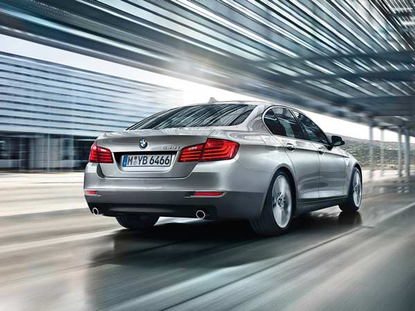 बीएमडब्ल्यू 3-सीरीज और 5-सीरीज पेट्रोल वैरिएंट के साथ भारत में हुई लॉन्च, कीमत 36.9 लाख से शुरू 