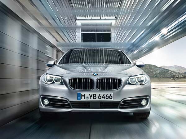 बीएमडब्ल्यू 3-सीरीज और 5-सीरीज पेट्रोल वैरिएंट के साथ भारत में हुई लॉन्च, कीमत 36.9 लाख से शुरू 