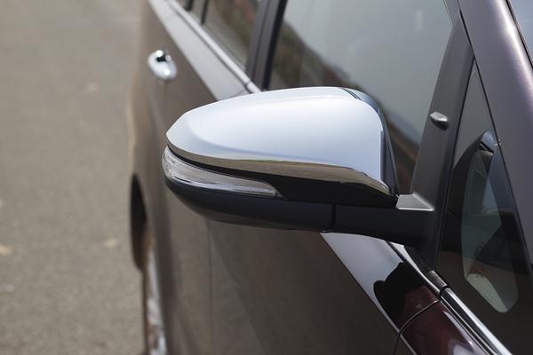 लॉन्च होते ही हिट हुई टोयोटा इनोवा क्रिस्टा, 10 दिन में मिलीं 15 हज़ार बुकिंग्स !