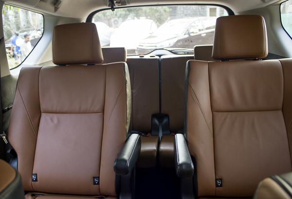 लॉन्च होते ही हिट हुई टोयोटा इनोवा क्रिस्टा, 10 दिन में मिलीं 15 हज़ार बुकिंग्स !