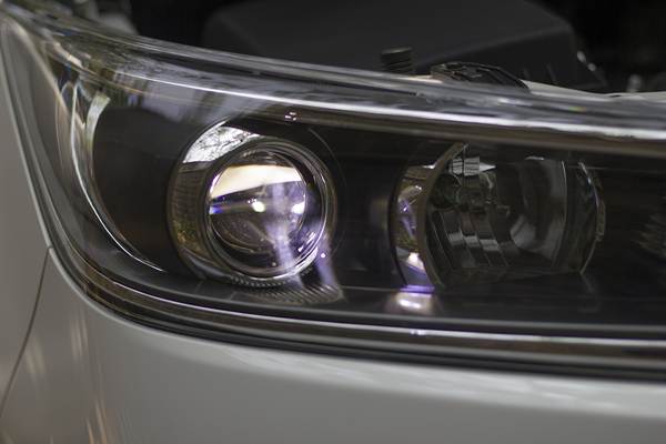 लॉन्च होते ही हिट हुई टोयोटा इनोवा क्रिस्टा, 10 दिन में मिलीं 15 हज़ार बुकिंग्स !