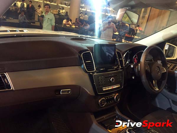 PIC GALLERY : 60 तस्‍वीरों में देखें आज लॉन्‍च हुई मर्सिडीज़ की नई एसयूवी जीएलएस का हर एक एंगल