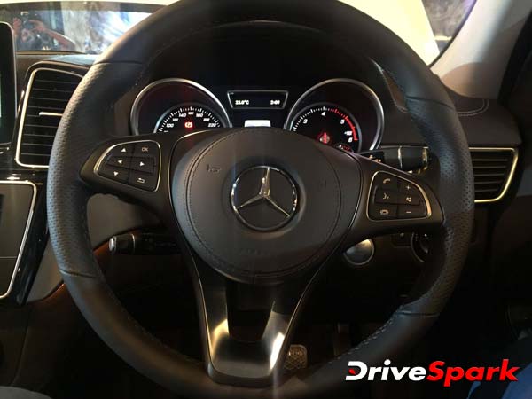 PIC GALLERY : 60 तस्‍वीरों में देखें आज लॉन्‍च हुई मर्सिडीज़ की नई एसयूवी जीएलएस का हर एक एंगल