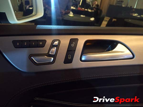 PIC GALLERY : 60 तस्‍वीरों में देखें आज लॉन्‍च हुई मर्सिडीज़ की नई एसयूवी जीएलएस का हर एक एंगल