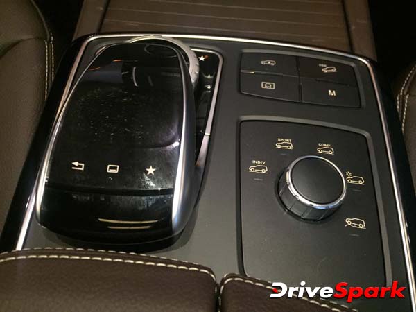 PIC GALLERY : 60 तस्‍वीरों में देखें आज लॉन्‍च हुई मर्सिडीज़ की नई एसयूवी जीएलएस का हर एक एंगल