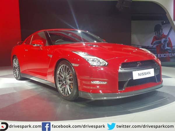 Nissan, Nissan GT-R, drone, sports car, SuperCar, Fastest Car, निसान, निसान जीटीआर, ड्रोन, सुपरकार, वीडियो, दुनिया की सबसे तेज़ कार 