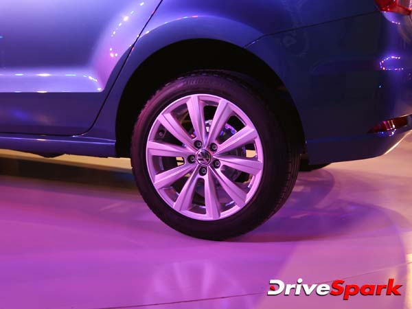 PICS : Volkswagen Ameo भारत में हुई लॉन्‍च