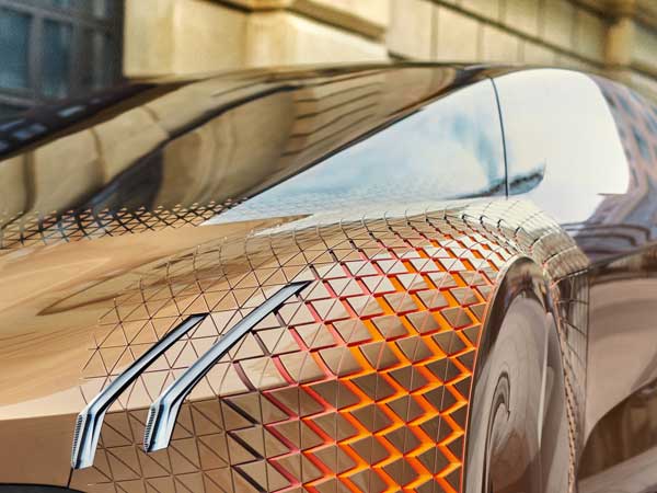 PICS : बीएमडब्‍ल्‍यू की यह 'फ्यूचर कार' दुनियाभर में बटोर रही है सुर्खियां, जानिए ऐसा क्‍या ख़ास है इसमें 