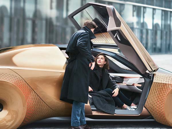 PICS : बीएमडब्‍ल्‍यू की यह 'फ्यूचर कार' दुनियाभर में बटोर रही है सुर्खियां, जानिए ऐसा क्‍या ख़ास है इसमें 