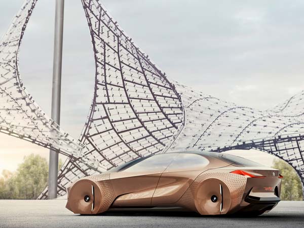 PICS : बीएमडब्‍ल्‍यू की यह 'फ्यूचर कार' दुनियाभर में बटोर रही है सुर्खियां, जानिए ऐसा क्‍या ख़ास है इसमें 