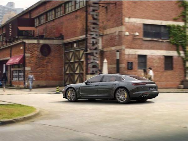 भारत में इस दिन लॉन्च होगी 2017 Porsche Panamera Turbo, जानिए क्या होगा खास?