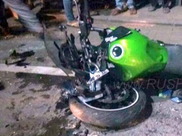 150 किमी की रफ्तार से दौड़ रही कावासाकी Ninja की हुई कुछ ऐसी हालत, देखिए तस्वीरें..