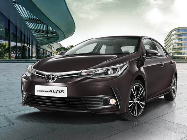 भारत में लॉन्च हुई टोयोटा की शानदार Corolla Altis, कीमत 15.87 लाख से शुरू