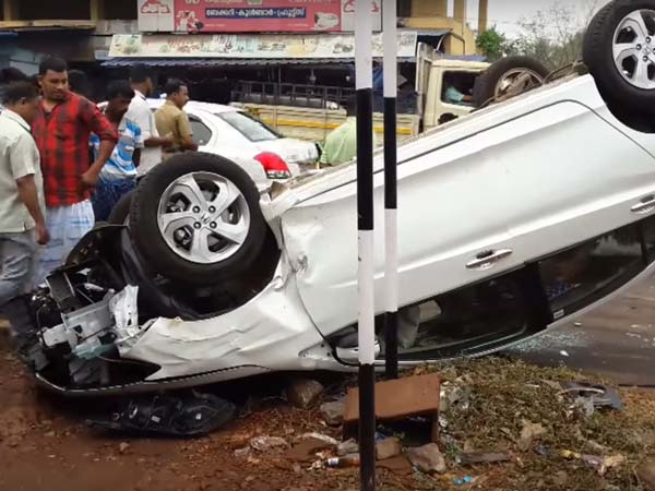 जानिए क्या हुआ जब हुई Maruti Swift और Honda Cityकी टक्कर, देखिए Video जानिए क्या हुआ जब हुई Maruti Swift और Honda Cityकी टक्कर, देखिए Video