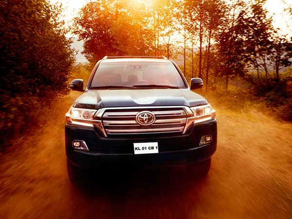 OMG: अपनी गाड़ी के रजिस्ट्रेशन नम्बर के लिए खर्च किए 18 लाख