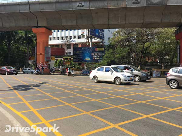 जानिए क्या है सड़क पर खीचें गए इस Yellow Boxes का राज और क्या है सिंगल, डबल व मेट्रो की पीली लाइनों का राज? जानिए क्या है सड़क पर खीचें गए इस Yellow Boxes का राज और क्या है सिंगल, डबल व मेट्रो की पीली लाइनों का राज?