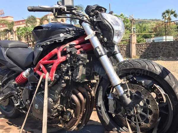 जानिए क्या हुआ जब क्रैश हुई Benelli TNT 600i ? 