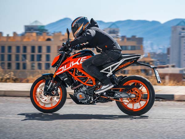 लिमिटेल कलर एडिशन में लॉन्च हुई 2017 KTM Duke 390 