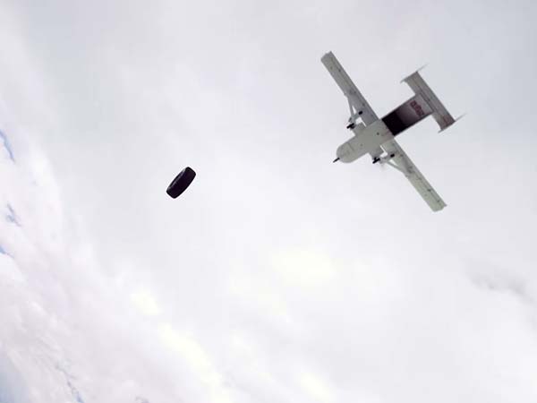 Video में देखिए क्या हुआ जब 10,000 फीट ऊपर से गिराया गया यह टायर 