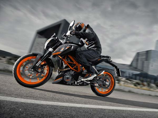 OMG: बीएस-3 के साथ 1.5 लाख रूपए में अब भी उपलब्ध है KTM Duke 390?