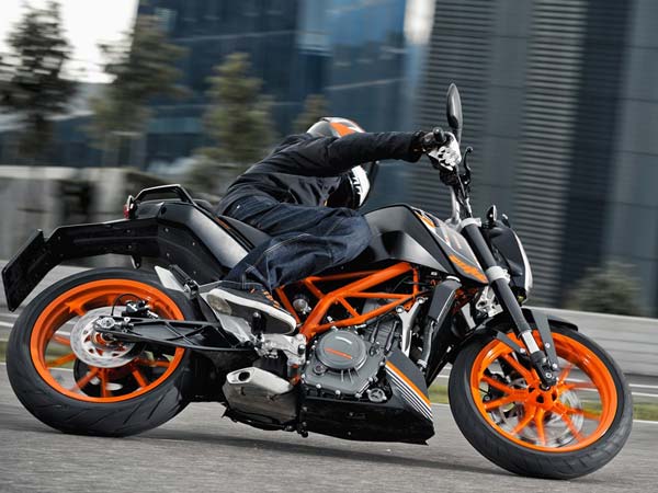 OMG: बीएस-3 के साथ 1.5 लाख रूपए में अब भी उपलब्ध है KTM Duke 390?