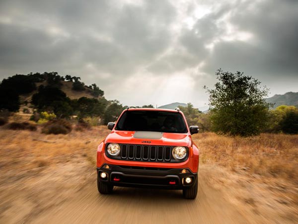 सामने आ ही गई सबसे सस्ती एसयूवी Jeep Renegade की लॉन्च डिटेल