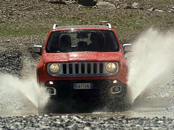 सामने आ ही गई सबसे सस्ती एसयूवी Jeep Renegade की लॉन्च डिटेल