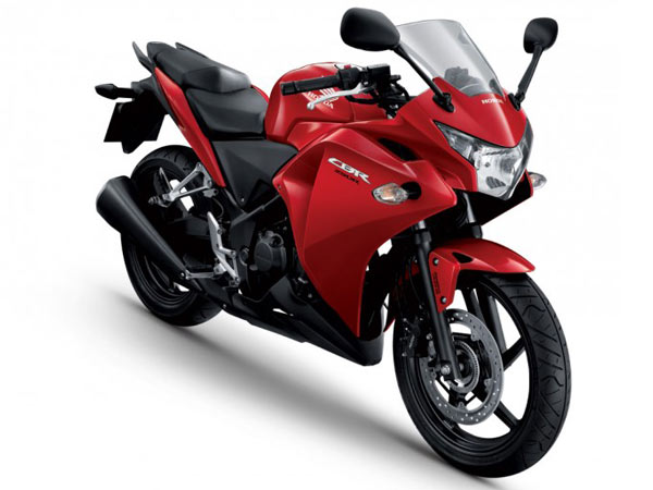 जानिए क्या हुआ जब हुई Honda CBR 250R और Jaguar XE की टक्कर? जानिए क्या हुआ जब हुई Honda CBR 250R और Jaguar XE की टक्कर?