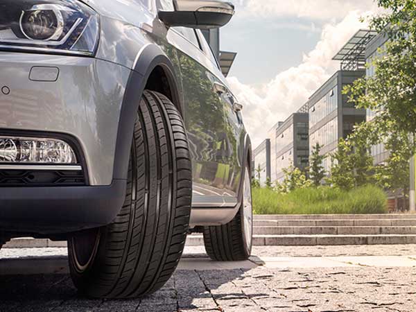 कार के टायर को करें स्विच कार के टायर को करें स्विच