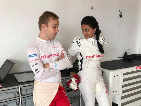 Formula ई-कार को ड्राइव करने वाली पहली भारतीय महिला बनी यह Actress