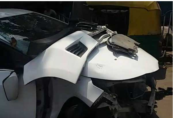 Toyota Corolla Altis हुई दुर्घटनाग्रस्त, मॉडल-अभिनेत्री सोनिका चौहान की दर्दनाक मौत