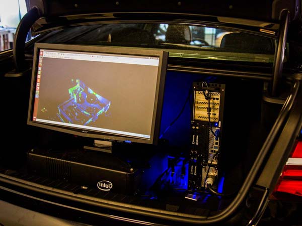 वीडियोः Intel और BMW ने लॉन्च की ड्राइवरलेस कार, साल के लास्ट में चलने की उम्मीद 