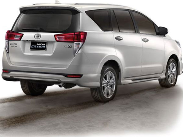 कास्मेटिक अपडेट के साथ लॉन्च हुई Toyota इनोवा क्रिस्टा टूरिंग स्पोर्ट, कीमत 17.79 से स्टार्ट