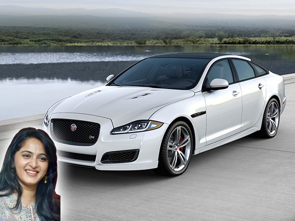 सनी लियोनी से लेकर प्रियंका तक, बॉलीवुड की इन हसीनाओं के पास है इन कारों का कलेक्शन