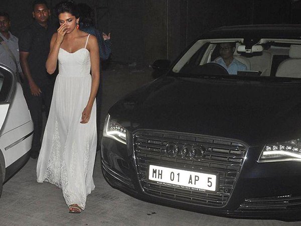 सनी लियोनी से लेकर प्रियंका तक, बॉलीवुड की इन हसीनाओं के पास है इन कारों का कलेक्शन