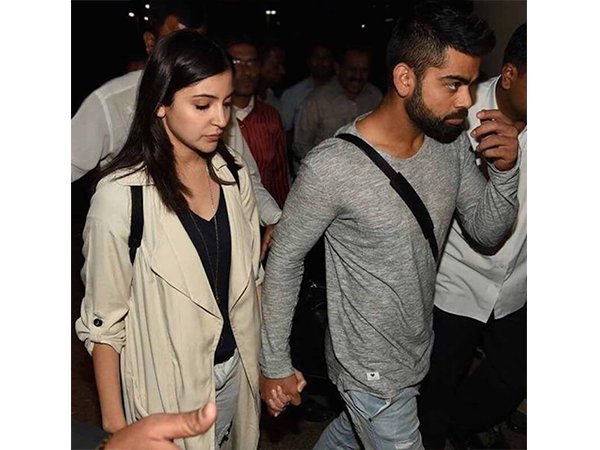 सनी लियोनी से लेकर प्रियंका तक, बॉलीवुड की इन हसीनाओं के पास है इन कारों का कलेक्शन