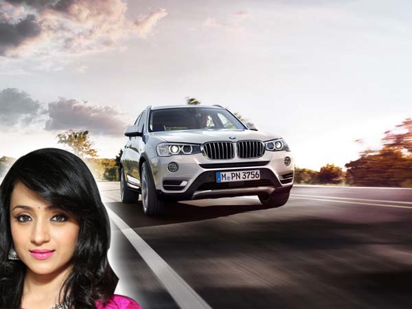 सनी लियोनी से लेकर प्रियंका तक, बॉलीवुड की इन हसीनाओं के पास है इन कारों का कलेक्शन