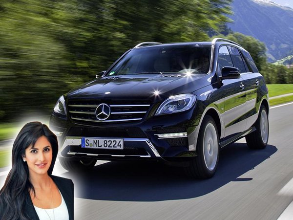 सनी लियोनी से लेकर प्रियंका तक, बॉलीवुड की इन हसीनाओं के पास है इन कारों का कलेक्शन