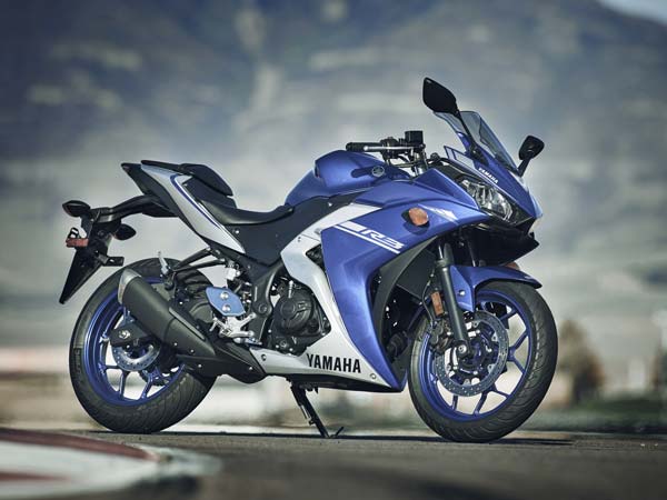 नए कलर में और भी शानदार हो गई है यामाहा YZF-R3 और MT-03 मॉडल