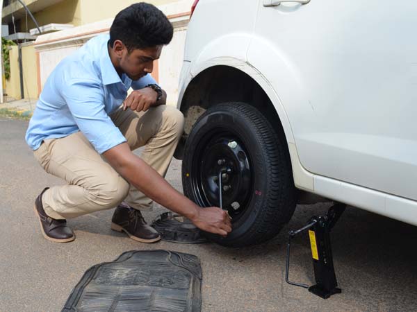 दिल्ली के रिहायशी में चल रहा था ऑटो वर्कशॉप, जानकारी पर मचा हड़कम्प दिल्ली के रिहायशी में चल रहा था ऑटो वर्कशॉप, जानकारी पर मचा हड़कम्प