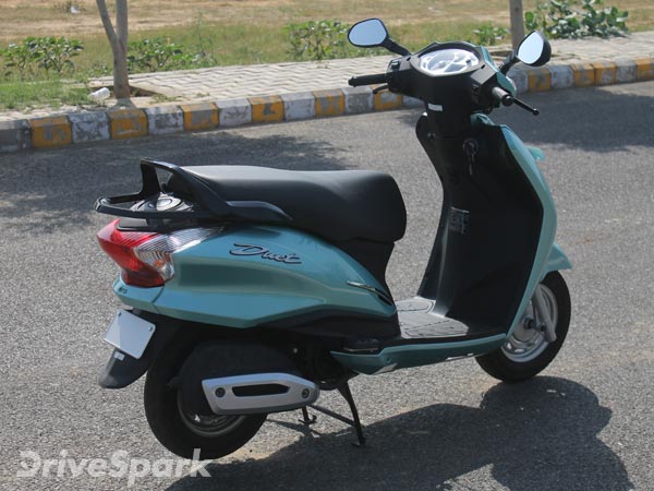 तेलगांना महिला पुलिसकर्मियों को हीरो ने गिफ्ट किए 150 स्कूटर